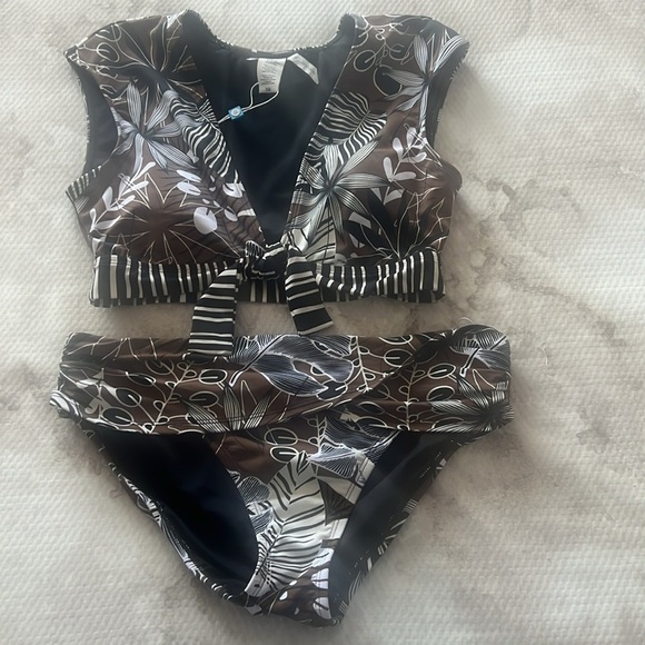 Bleu Rod Beattie Bold Moves Front Cap Sleeve Crop Swim Top and Bottom Size 6 - Picture 6 of 8